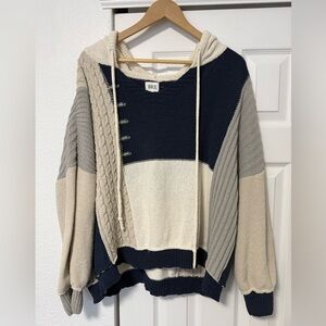 Buckle BKE Navy and Cream Textured Sweater